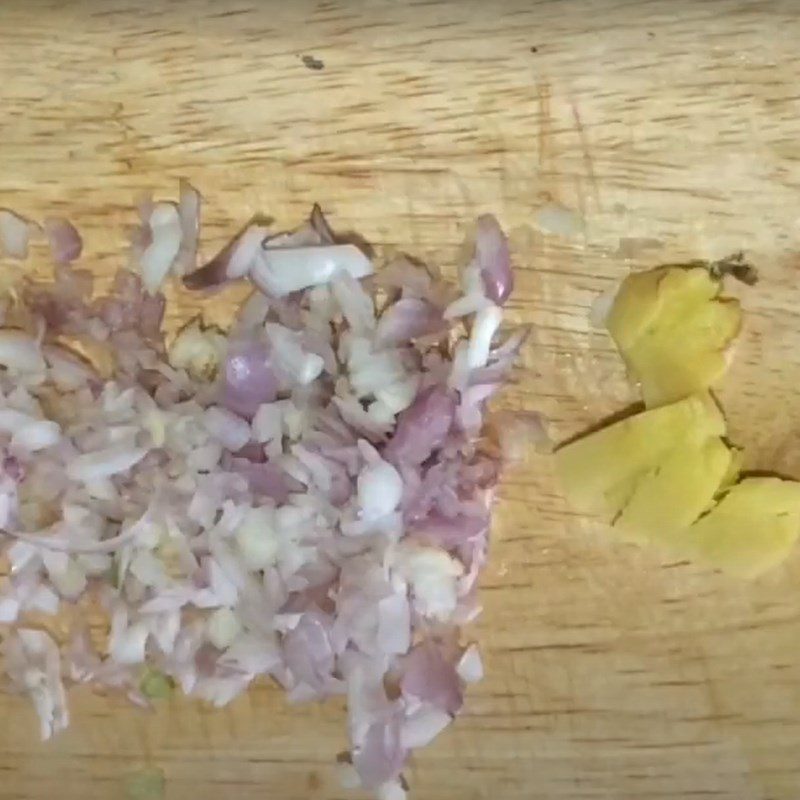 Step 1 Prepare the ingredients for Crispy Fried Fish Roe with Tomato Sauce