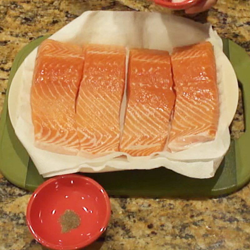 Step 1 Prepare the ingredients for Teriyaki grilled salmon