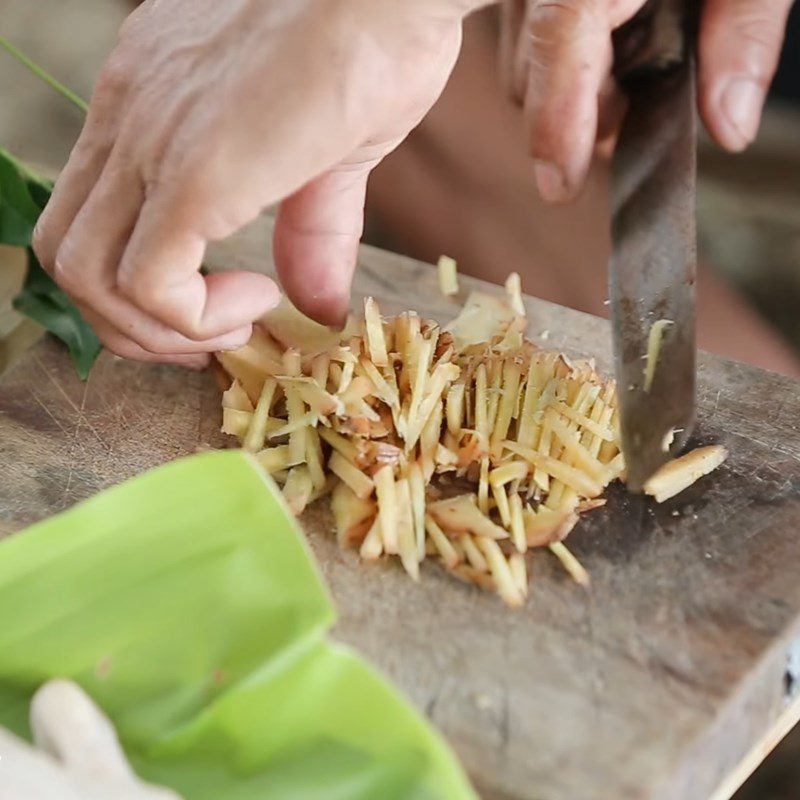 Step 1 Prepare the ingredients for sour soup with red tilapia cooked with vinegar