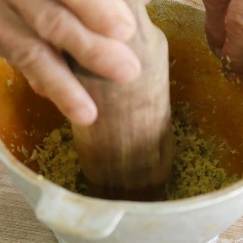 Step 1 Prepare the ingredients for fried fish with dried lemongrass and chili