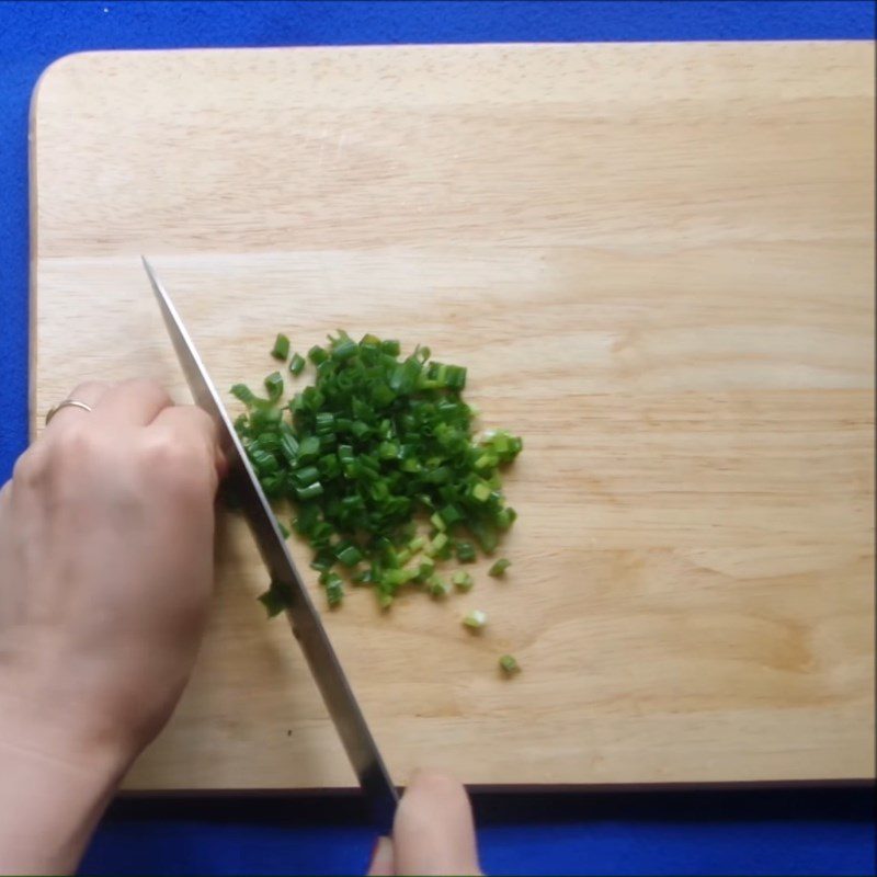 Step 1 Prepare ingredients Spicy cheese sauce sausage with ramen