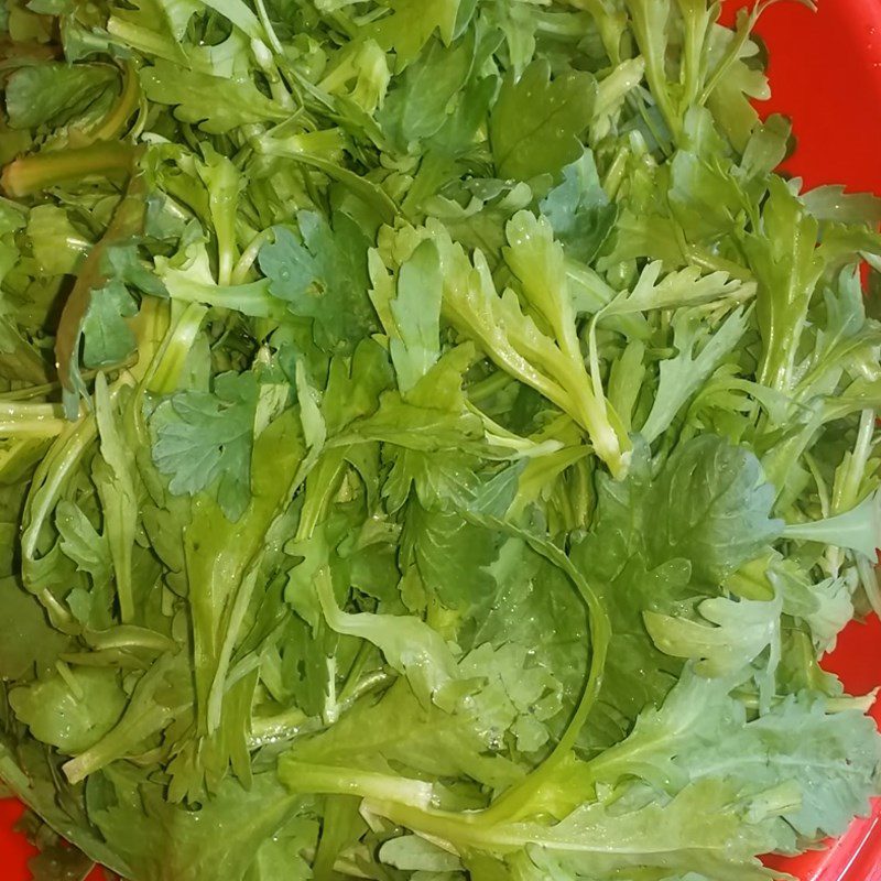 Step 1 Prepare the ingredients for Stir-fried chrysanthemum greens with garlic