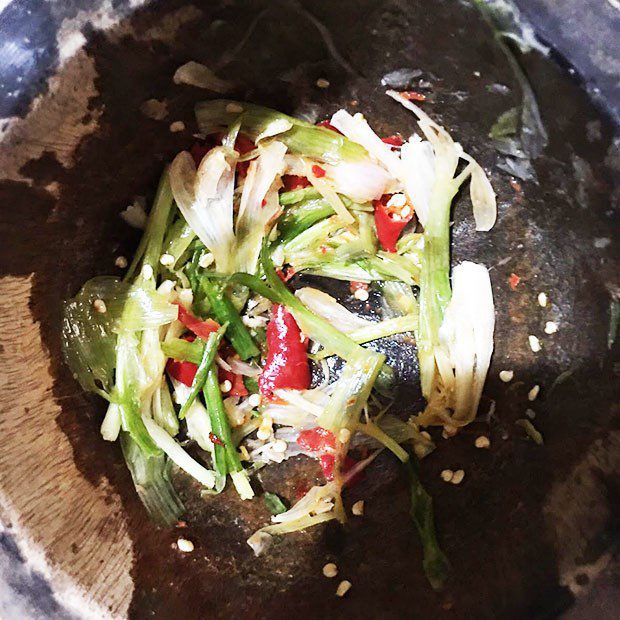 Step 1 Prepare the ingredients for Stir-fried Green Beans with Straw Mushrooms (Vegetarian)