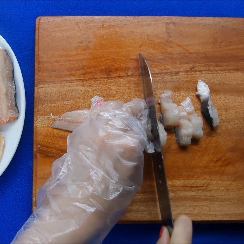 Step 1 Prepare the ingredients for Thai-style catfish mango salad