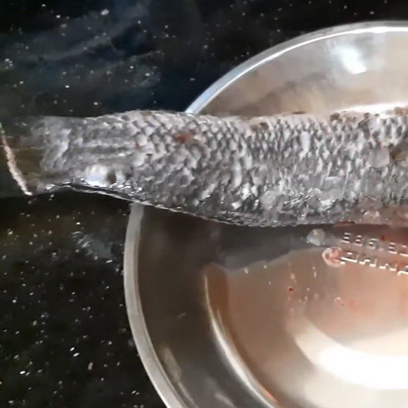 Step 1 Prepare the ingredients for Snakehead fish braised with green banana and turmeric