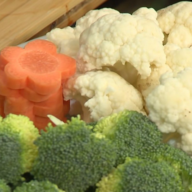 Step 1 Prepare the ingredients for stir-fried broccoli with oyster sauce