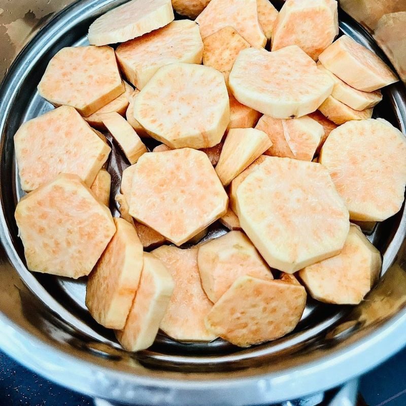 Step 1 Prepare the ingredients for baked sweet potato with cinnamon apple filling