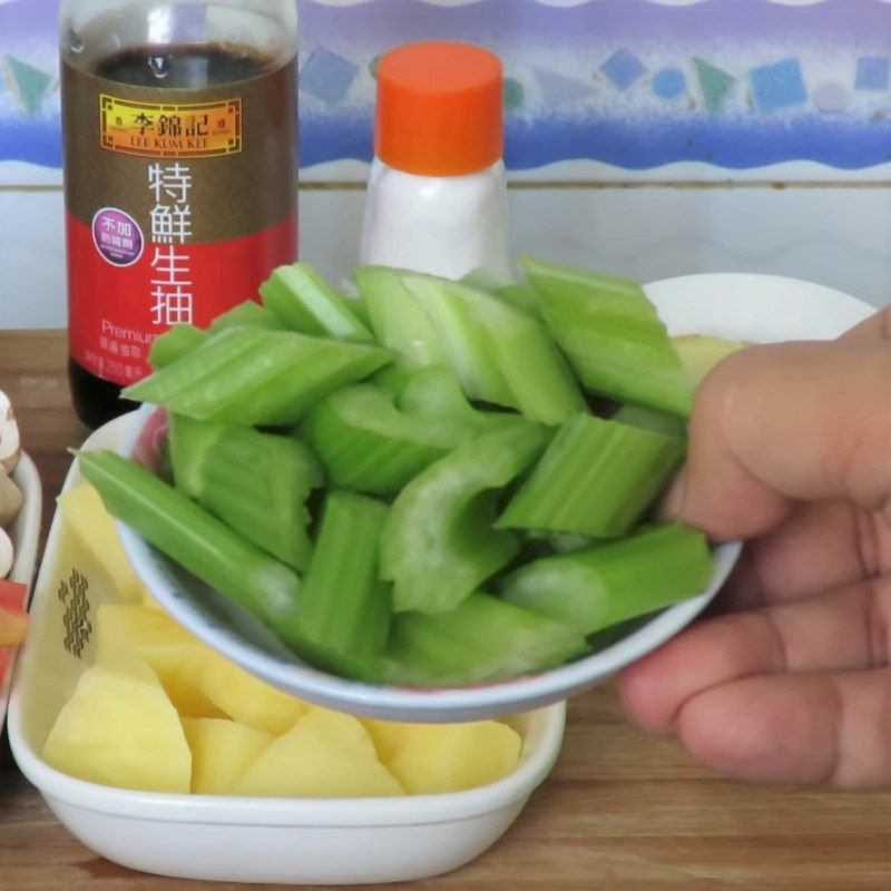 Step 1 Prepare the ingredients for Cashew Potato Soup