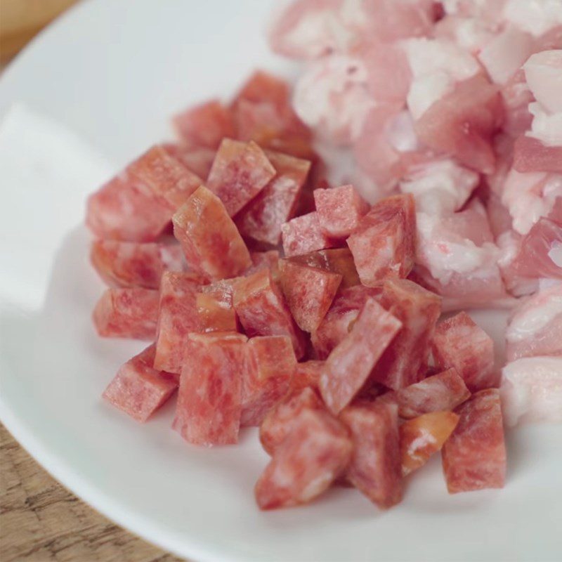 Step 1 Prepare the ingredients and marinate the meat for Moon Cake with sticky rice filling and braised pork