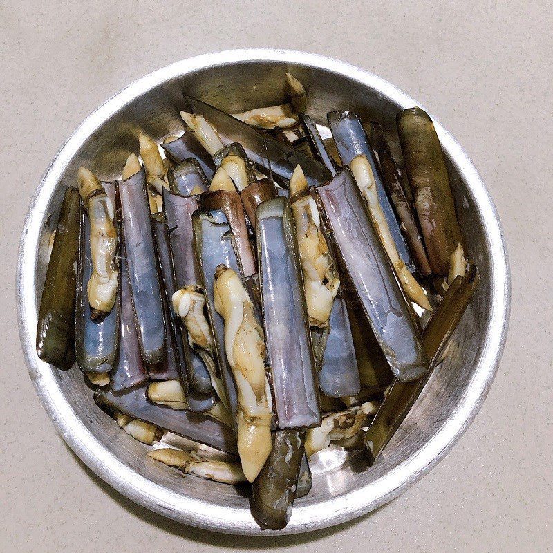 Step 1 Prepare Razor Clams Stir-fried Razor Clams with Vermicelli