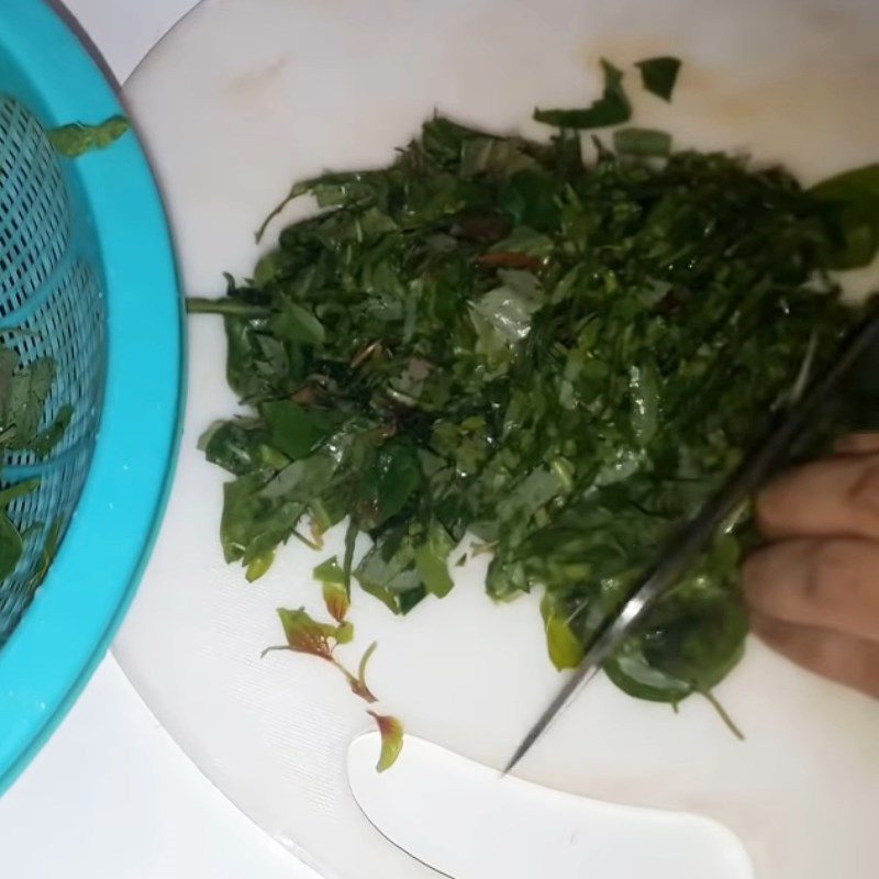 Step 1 Prepare the vegetables for the mixed vegetable soup with shrimp and meat