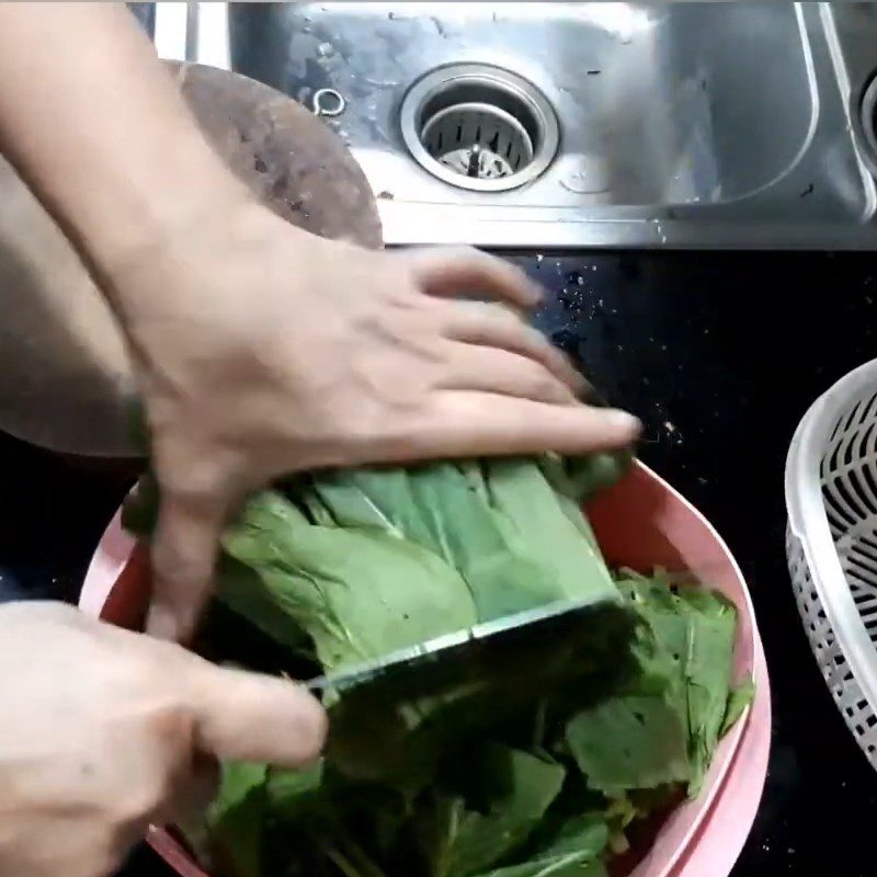 Step 1 Prepare the vegetables for Stir-fried noodles with beef balls