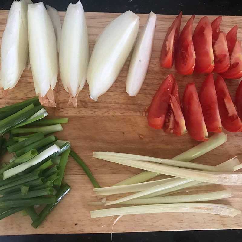 Step 2 Prepare the vegetables for steamed fish