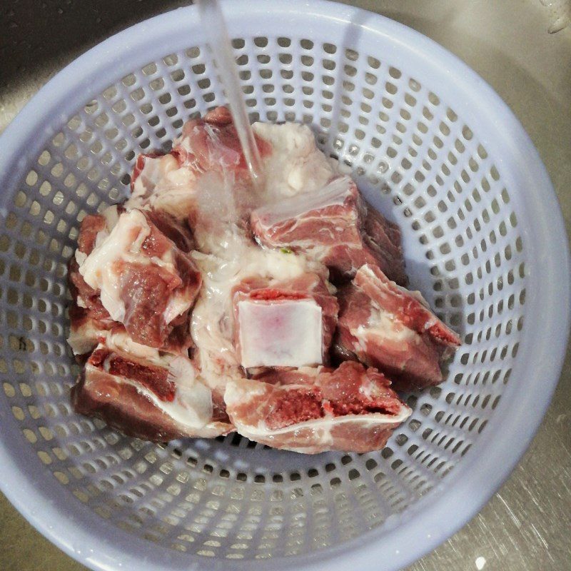 Step 1 Prepare the ingredients Braised Pork Ribs with Quail Eggs