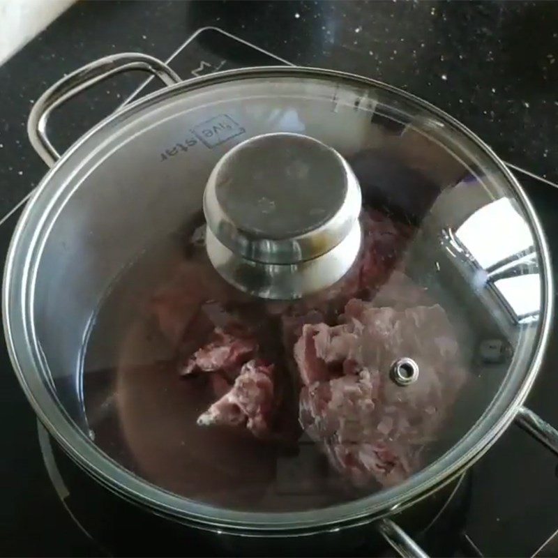 Step 1 Prepare the ribs for Sweet Potato Stem Soup