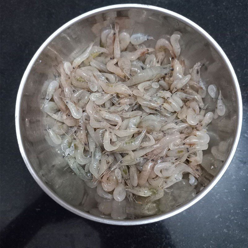 Step 2 Prepare the shrimp Stir-fried shrimp with meat (recipe shared by user)