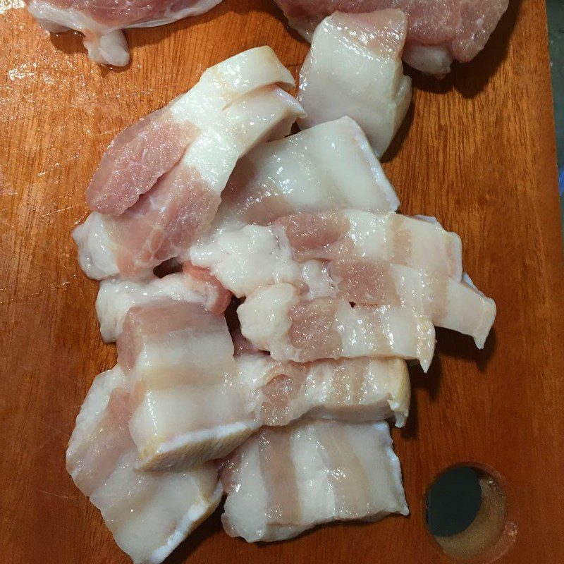 Step 1 Prepare the ingredients for Braised Pork Belly with White Radish without coloring