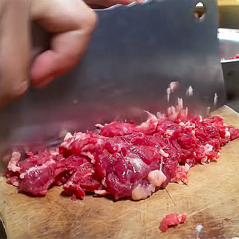 Step 1 Prepare the beef for Beef Soup with Starfruit