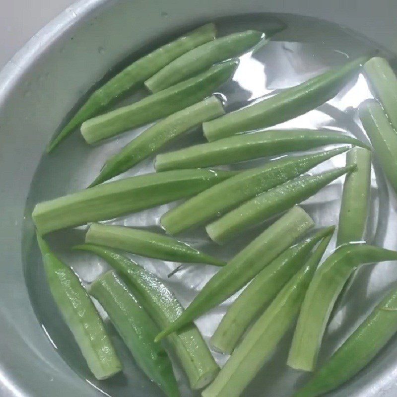 Step 1 Prepare the ingredients for Stir-fried Okra with Minced Meat