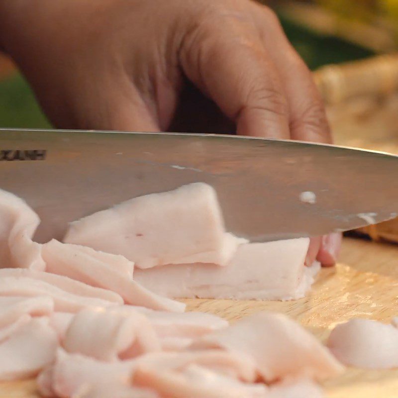 Step 1 Prepare the meat and pork fat for Vietnamese pork sausage using a blender