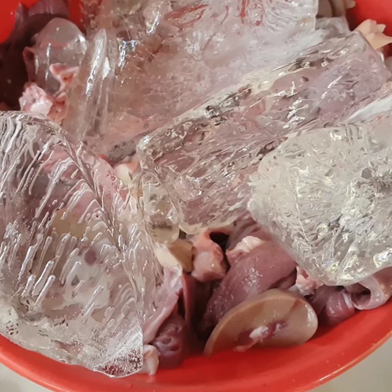 Step 2 Preparing pig heart and liver Fried mixed noodles