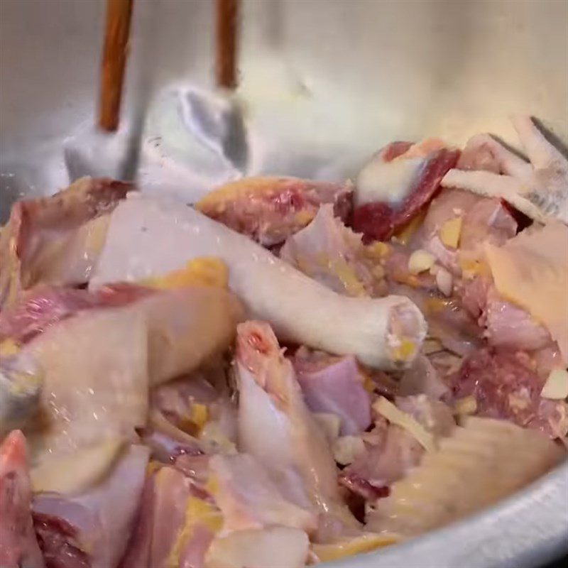 Step 1 Prepare and marinate chicken for cassava soup