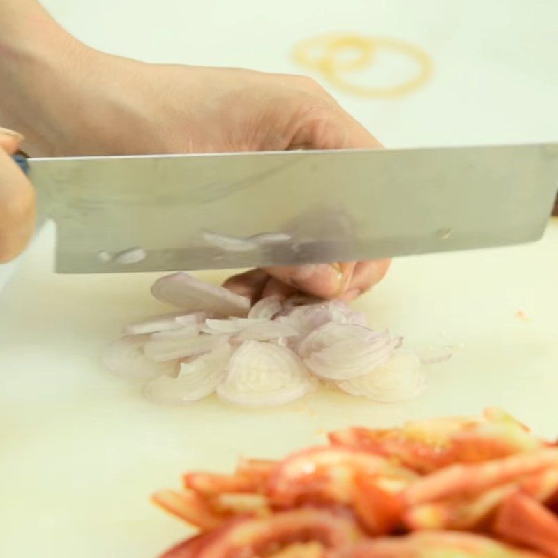 Step 2 Prepare shrimp and other ingredients Sour shrimp crab soup