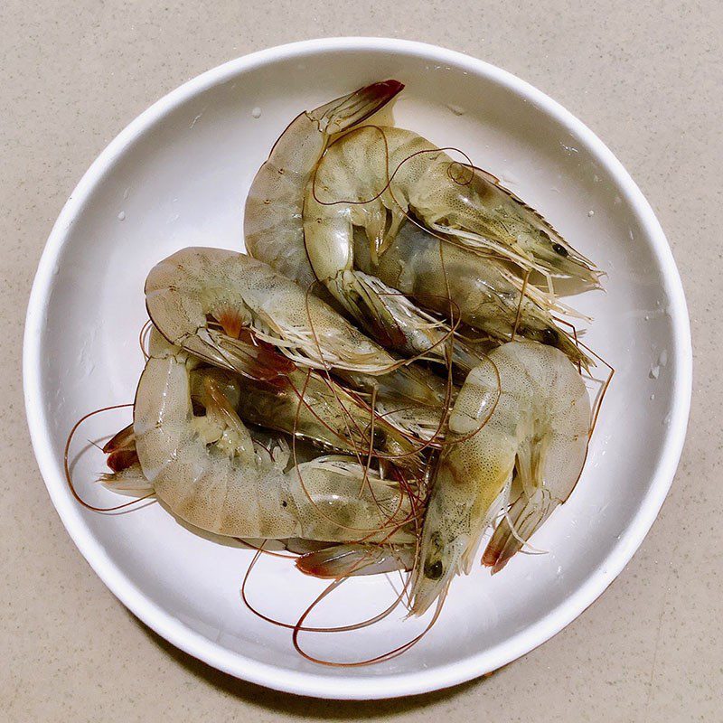 Step 1 Prepare shrimp and cucumber Stir-fried shrimp with cucumber