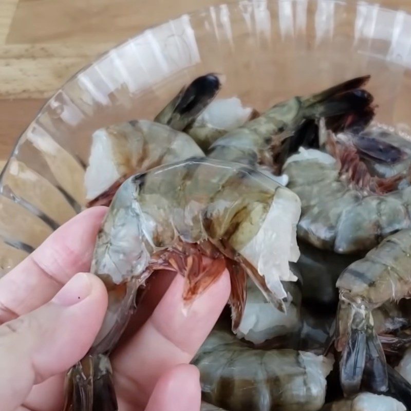 Step 2 Preparation of shrimp and squid Bánh xèo Bình Định with shrimp and squid filling