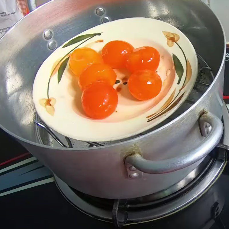 Step 1 Prepare salted eggs for chia seed salted egg cookies