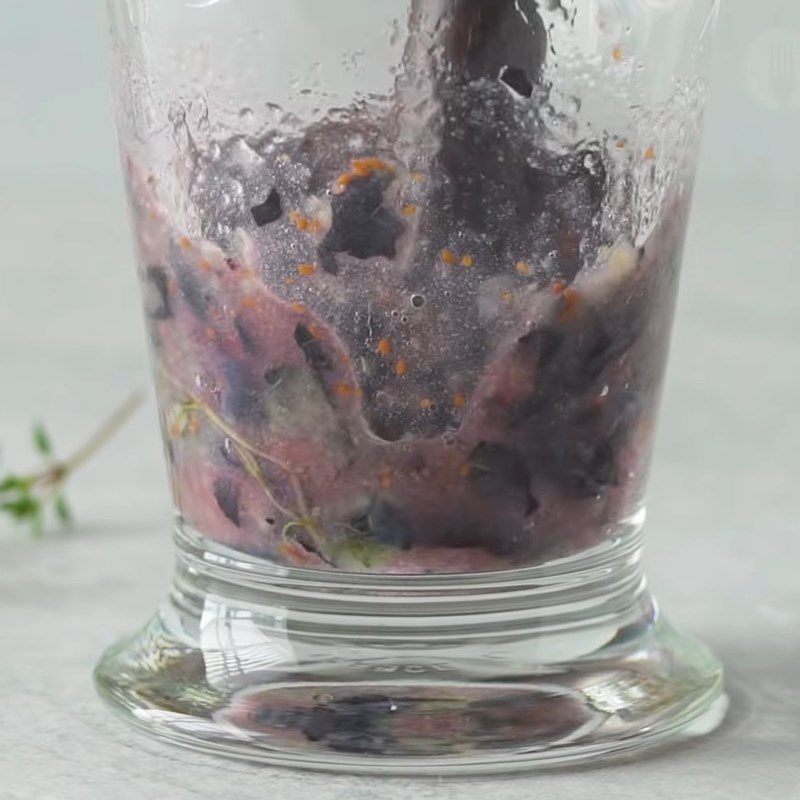 Step 1 Prepare and mash the ingredients for Blueberry Gin Tonic with Thyme