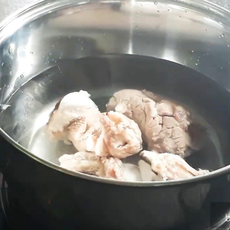 Step 1 Prepare and simmer the pig bones for Pig Brain Soup