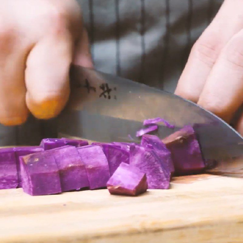 Step 1 Prepare and boil the sweet potatoes for Purple Sweet Potato Latte