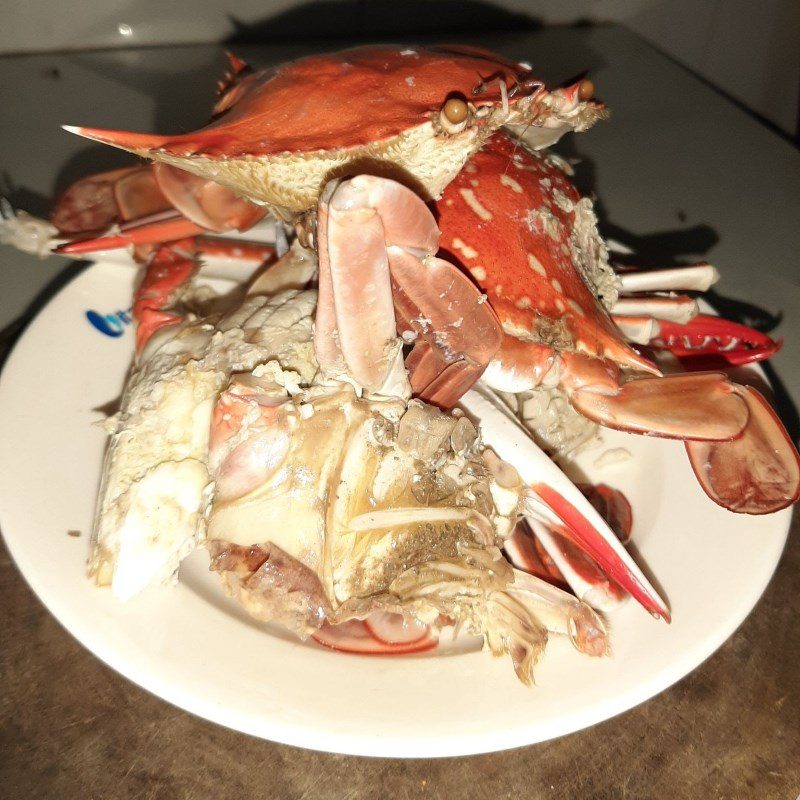 Step 1 Prepare and steam crabs Garlic fried crabs