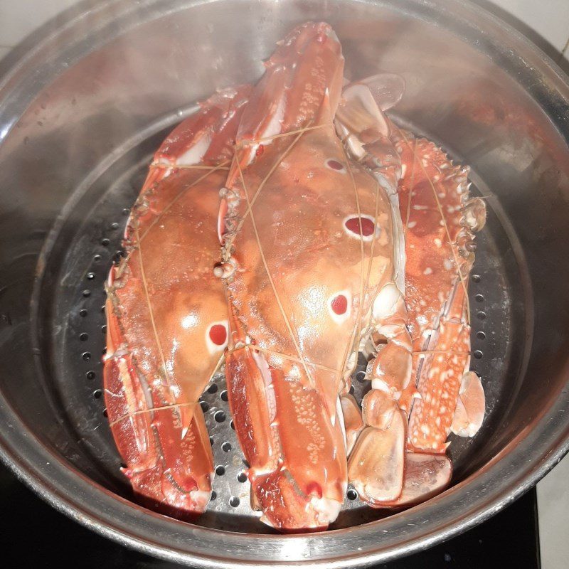 Step 1 Prepare and steam crabs Garlic fried crabs