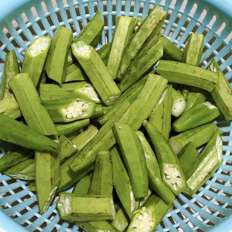 Step 1 Prepare and boil okra Stir-fried okra with eggs