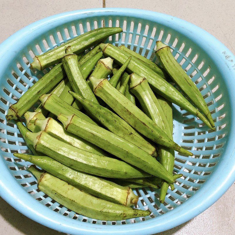 Step 1 Prepare and boil okra Stir-fried okra with eggs