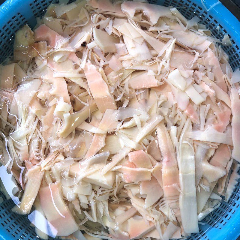 Step 1 Preparing and boiling bamboo shoots Fresh bamboo shoots stir-fried with pork