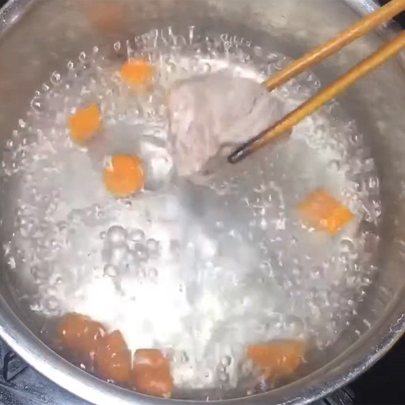 Step 1 Prepare and boil the pork and carrots for Pork and Water Spinach Porridge