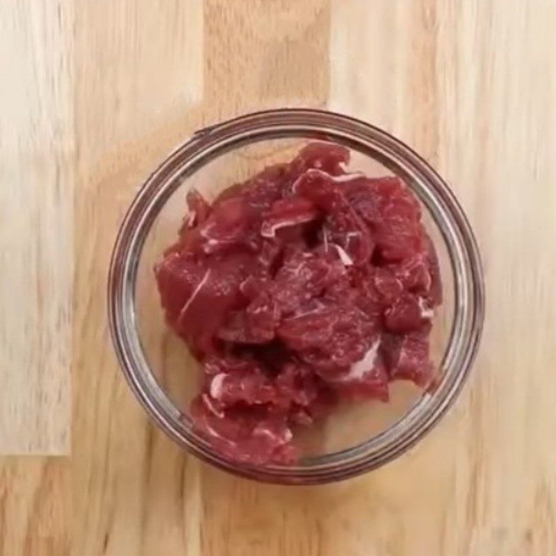 Step 1 Prepare and marinate the beef for Fried Noodle with Beef and Egg