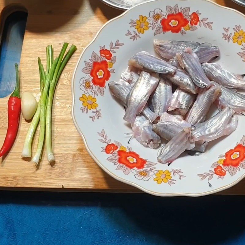 Step 1 Prepare and Marinate the Snakehead Fish for Braised Snakehead Fish