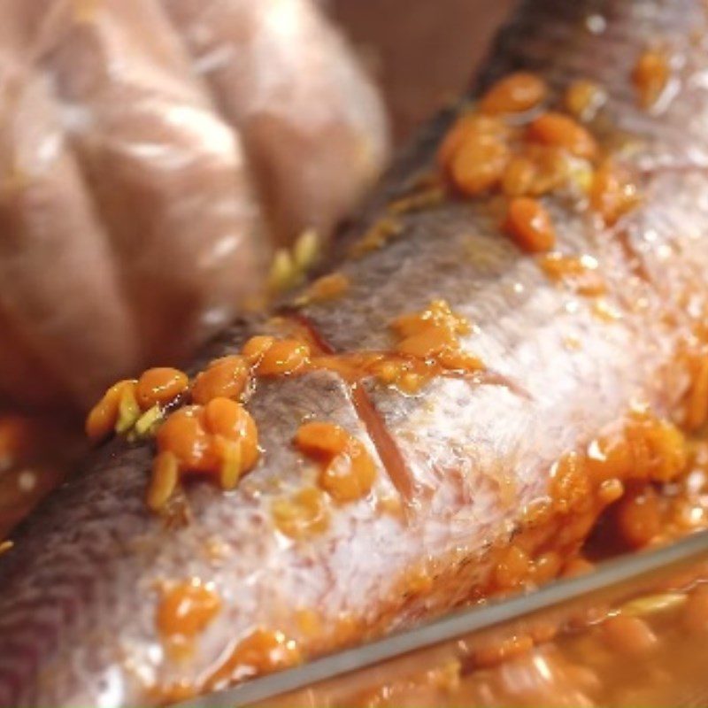 Step 1 Prepare and marinate the snakehead fish Steamed snakehead fish with soy sauce