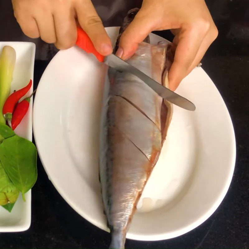 Step 1 Prepare and marinate the saba fish Steamed saba fish with lemon