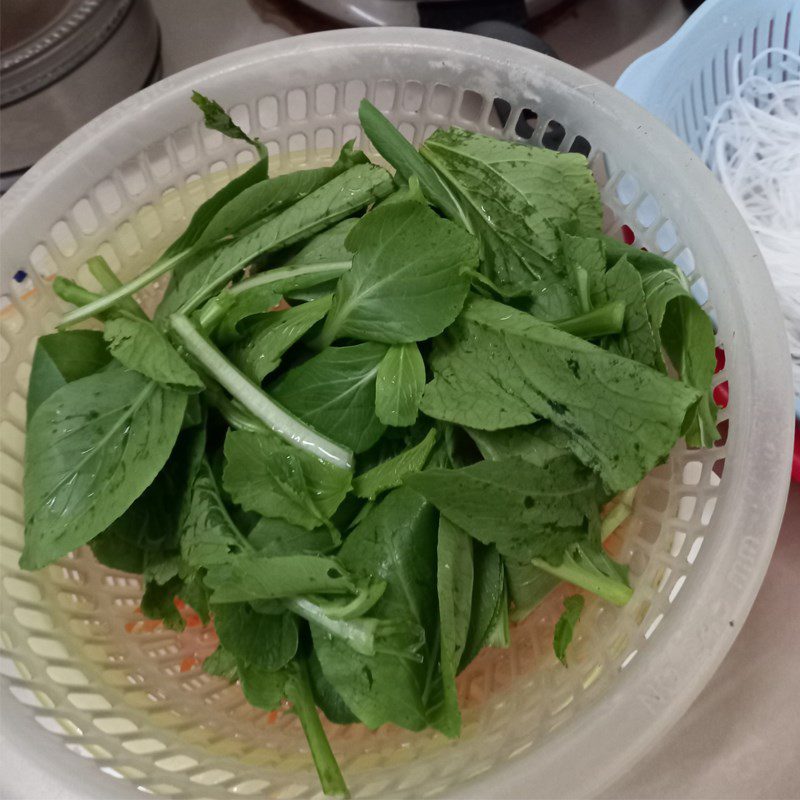 Step 1 Prepare and marinate the ingredients for Stir-fried noodles with shrimp and beef