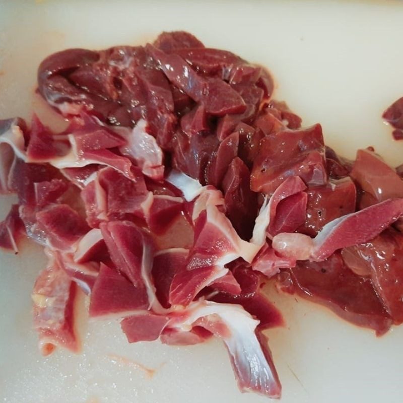 Step 2 Prepare and marinate liver, chicken gizzards Stir-fried chicken gizzards with bean sprouts