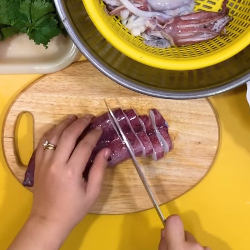 Step 1 Prepare and marinate squid Stir-fried mixed squid