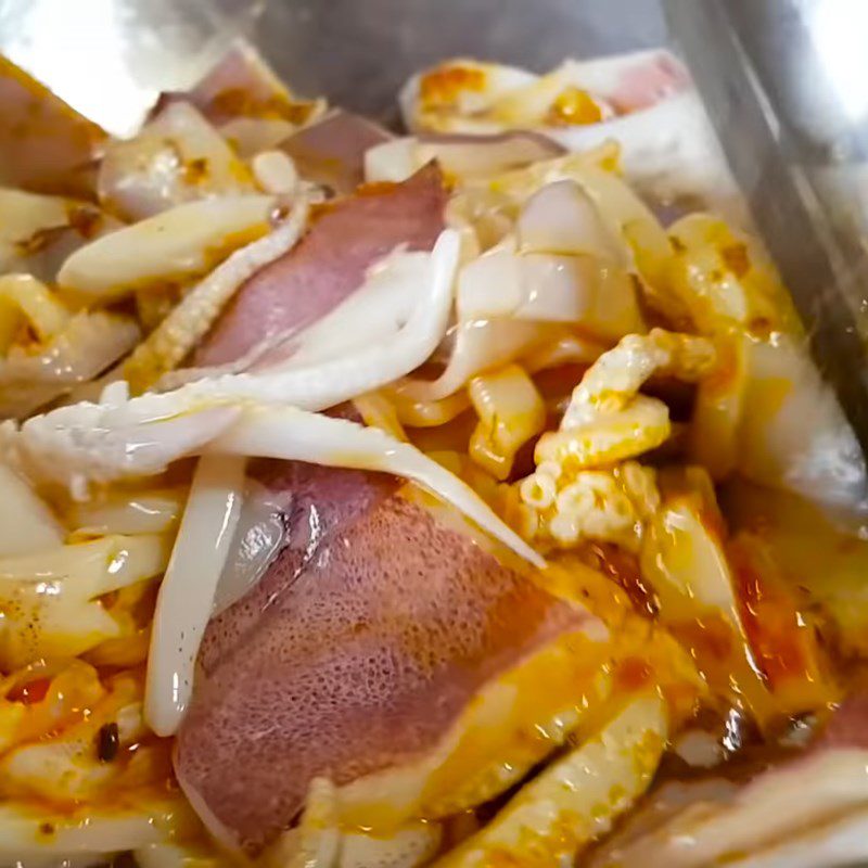 Step 1 Prepare and marinate squid Stir-fried squid with scallions