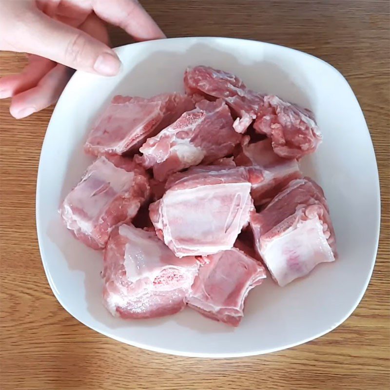 Step 1 Prepare the ingredients for Coconut Milk Braised Ribs