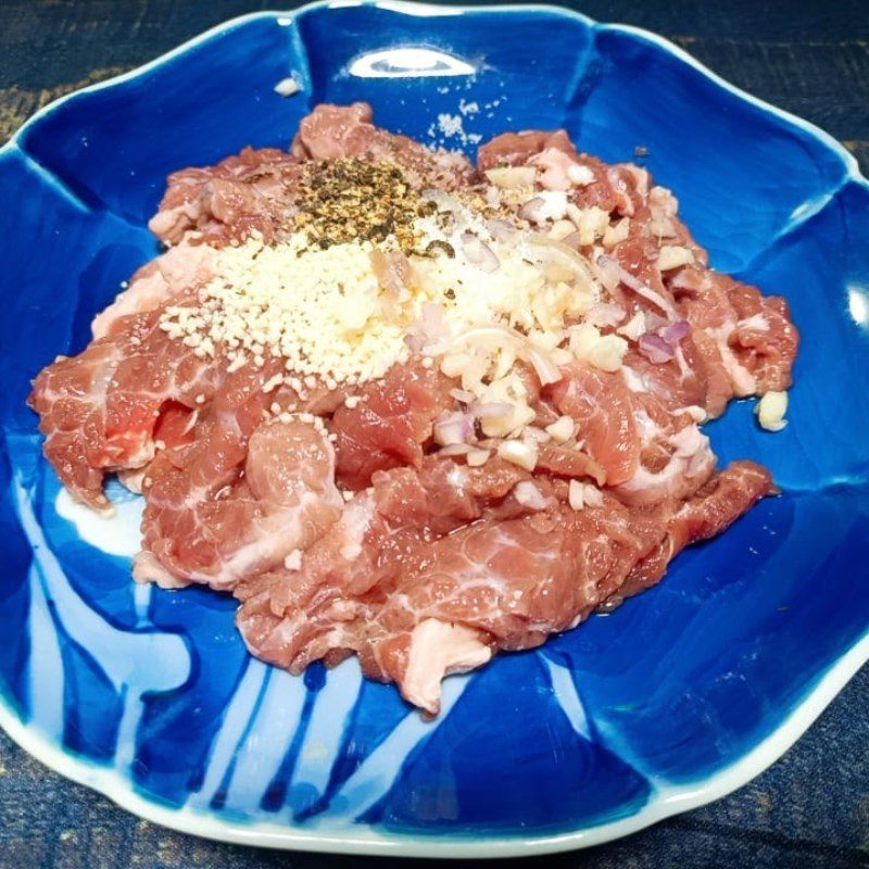 Step 2 Prepping and marinating beef for stir-fried pho