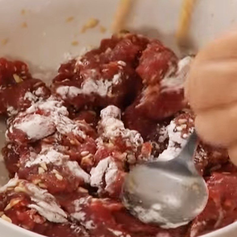 Step 1 Prepare and marinate the beef for Stir-fried Rice Noodles with Beef